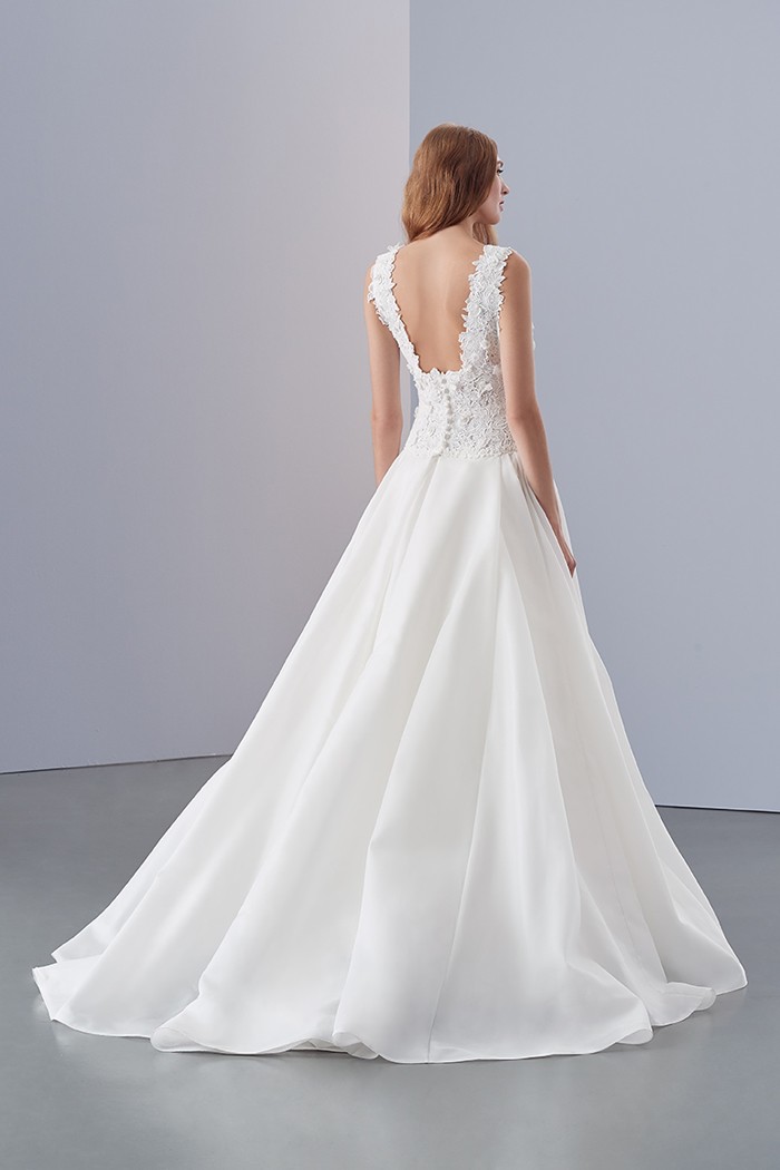 Ball gown in silk organza with bodice in macramè lace and deep V ...